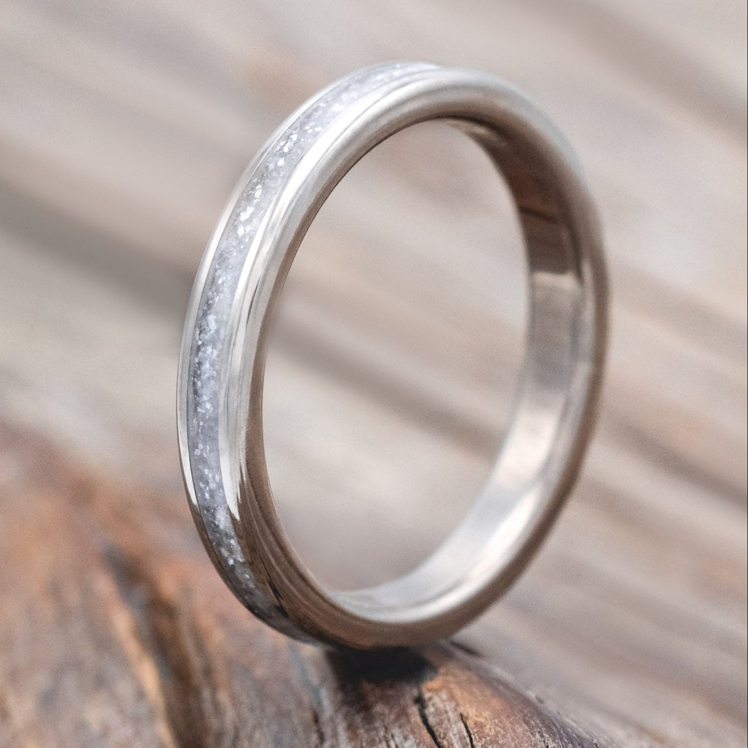 "Eterna" - wedding band with diamond dust inlay
