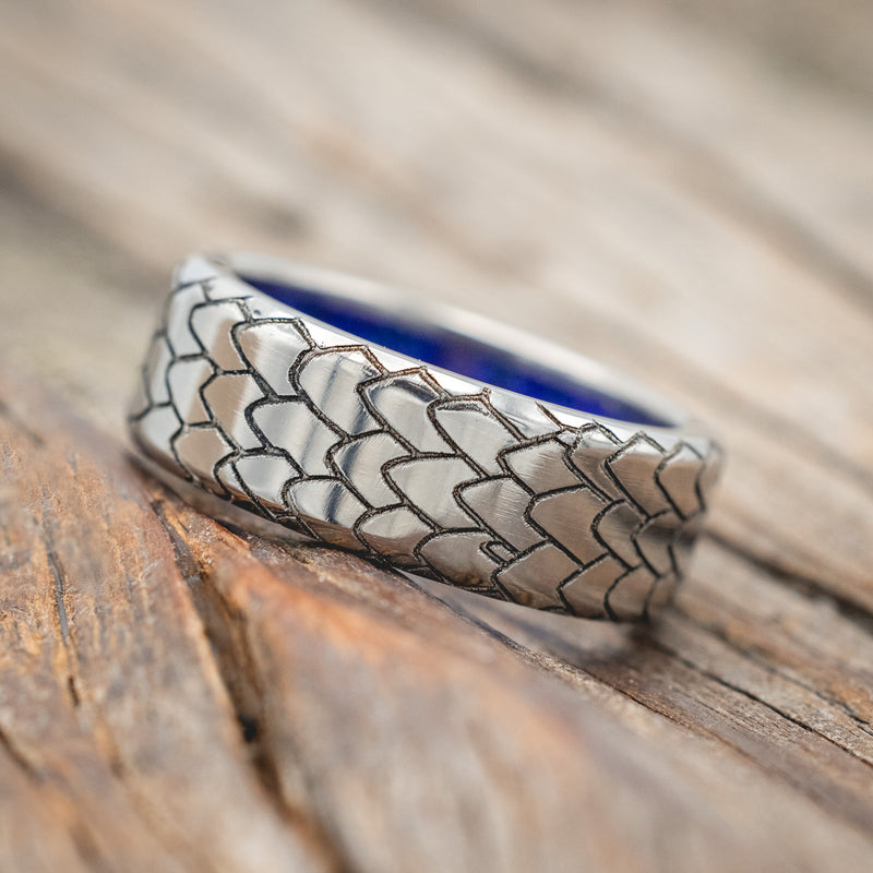 "ECHO" - DRAGON SCALE WEDDING RING FEATURING A PURPLE OPAL LINED BAND