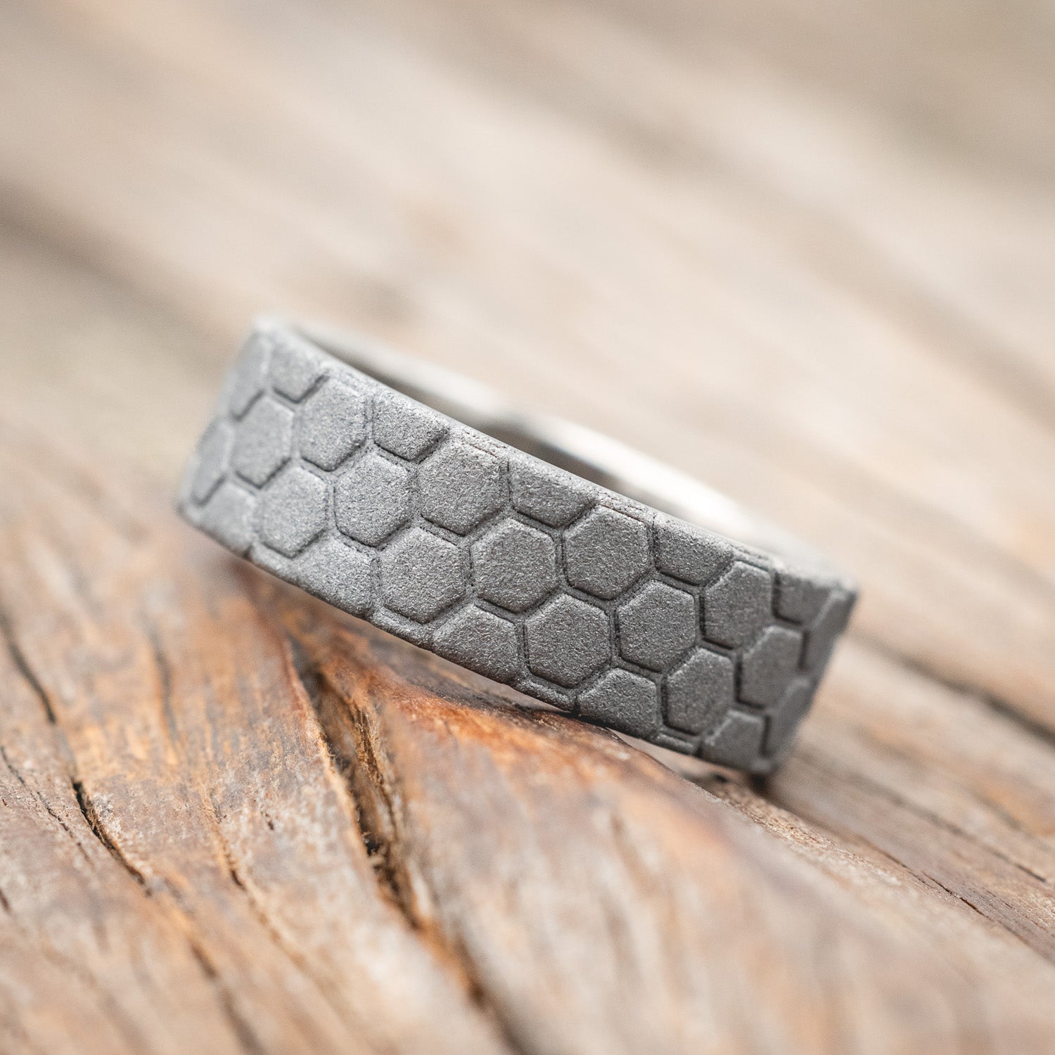 "ECHO" - HONEYCOMB ENGRAVED WEDDING RING FEATURING A LAPIS LAZULI LINING IN A SANDBLASTED FINISH-Staghead Designs