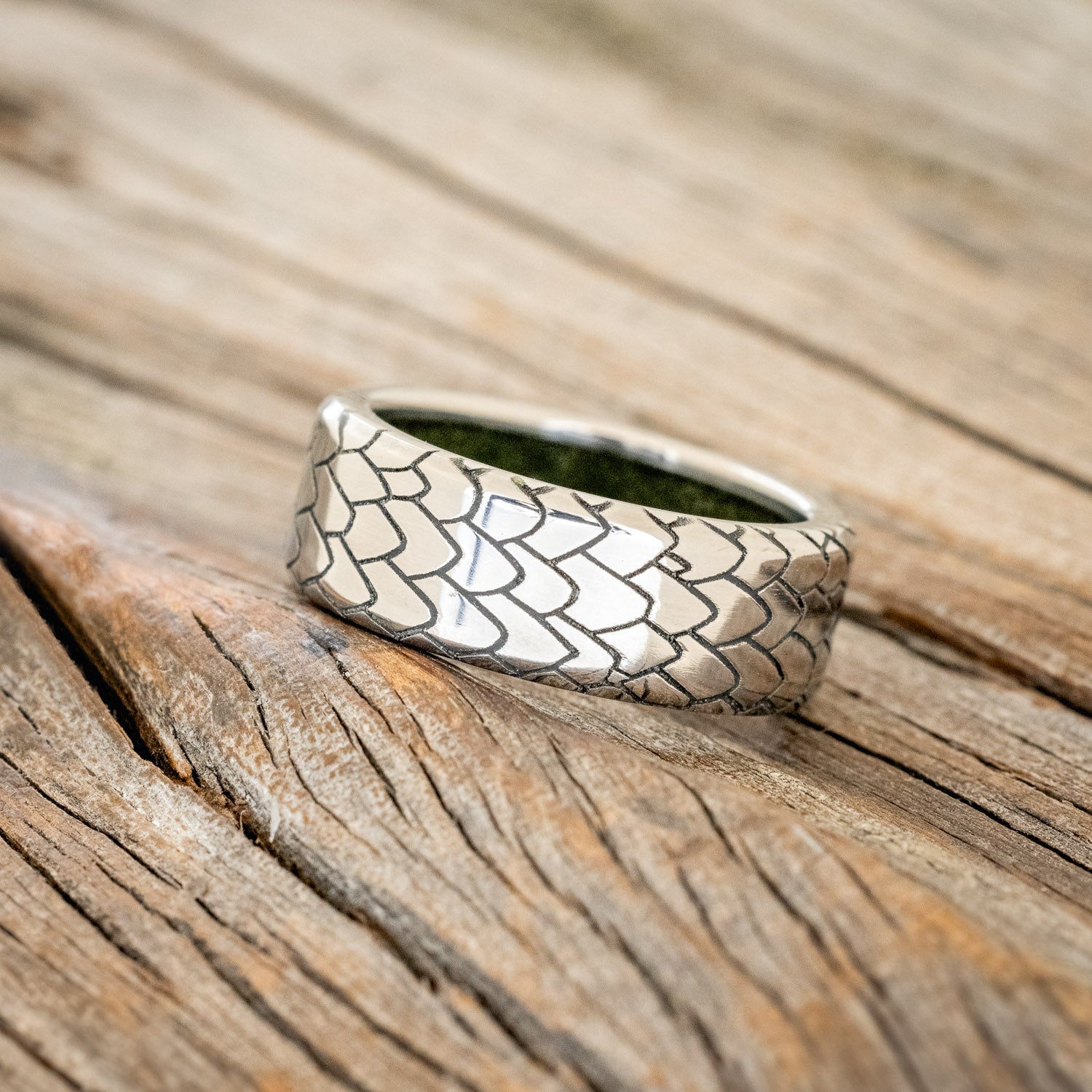 "ECHO" - DRAGON SCALE WEDDING RING FEATURING A MOSS LINED BAND-2