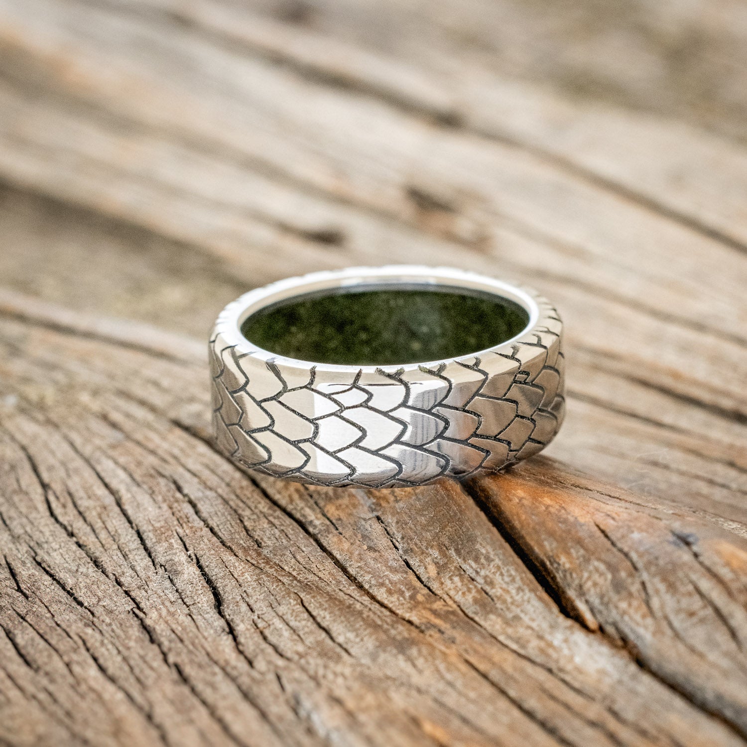 "ECHO" - DRAGON SCALE WEDDING RING FEATURING A MOSS LINED BAND-3