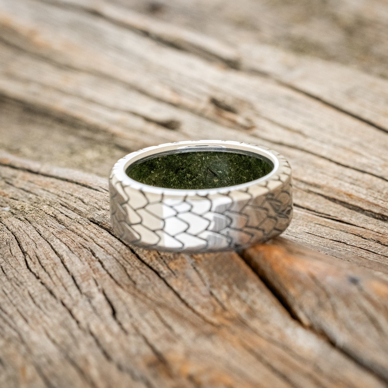 "ECHO" - DRAGON SCALE WEDDING RING FEATURING A MOSS LINED BAND-6