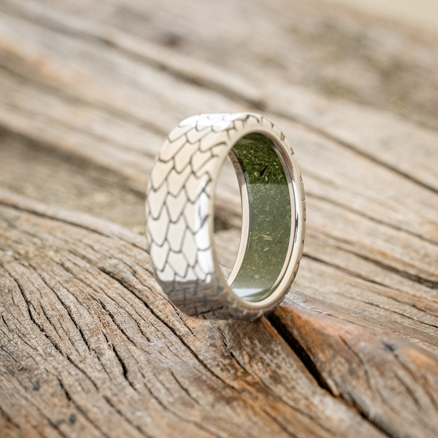 "ECHO" - DRAGON SCALE WEDDING RING FEATURING A MOSS LINED BAND-4