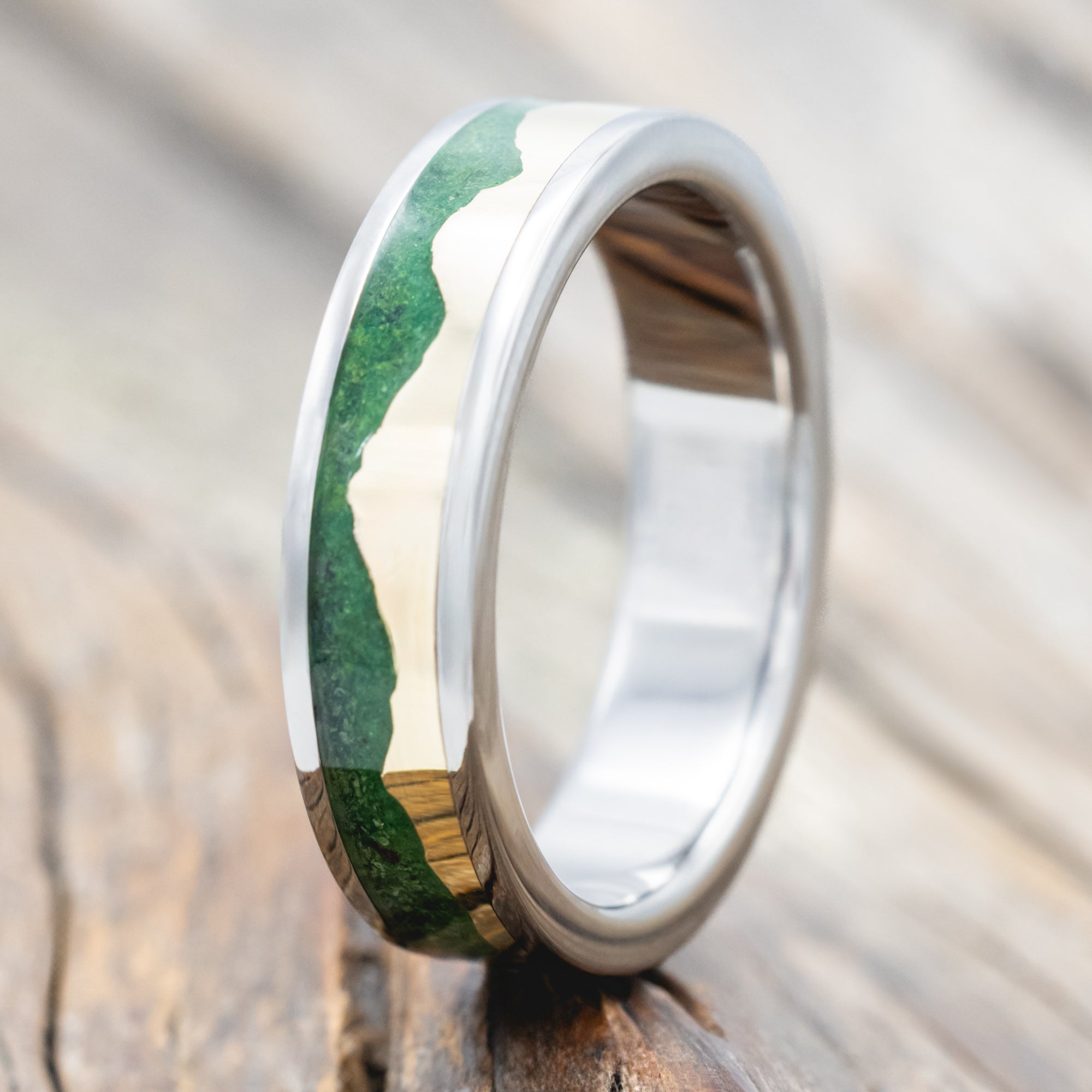 "HELIOS" - MOSS & 14K GOLD MOUNTAIN RANGE WEDDING BAND