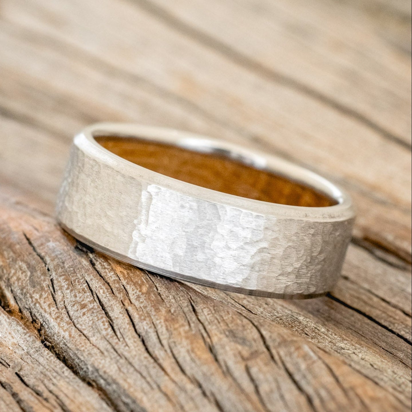 HAMMERED WEDDING BAND WITH WHISKEY BARREL LINING-2
