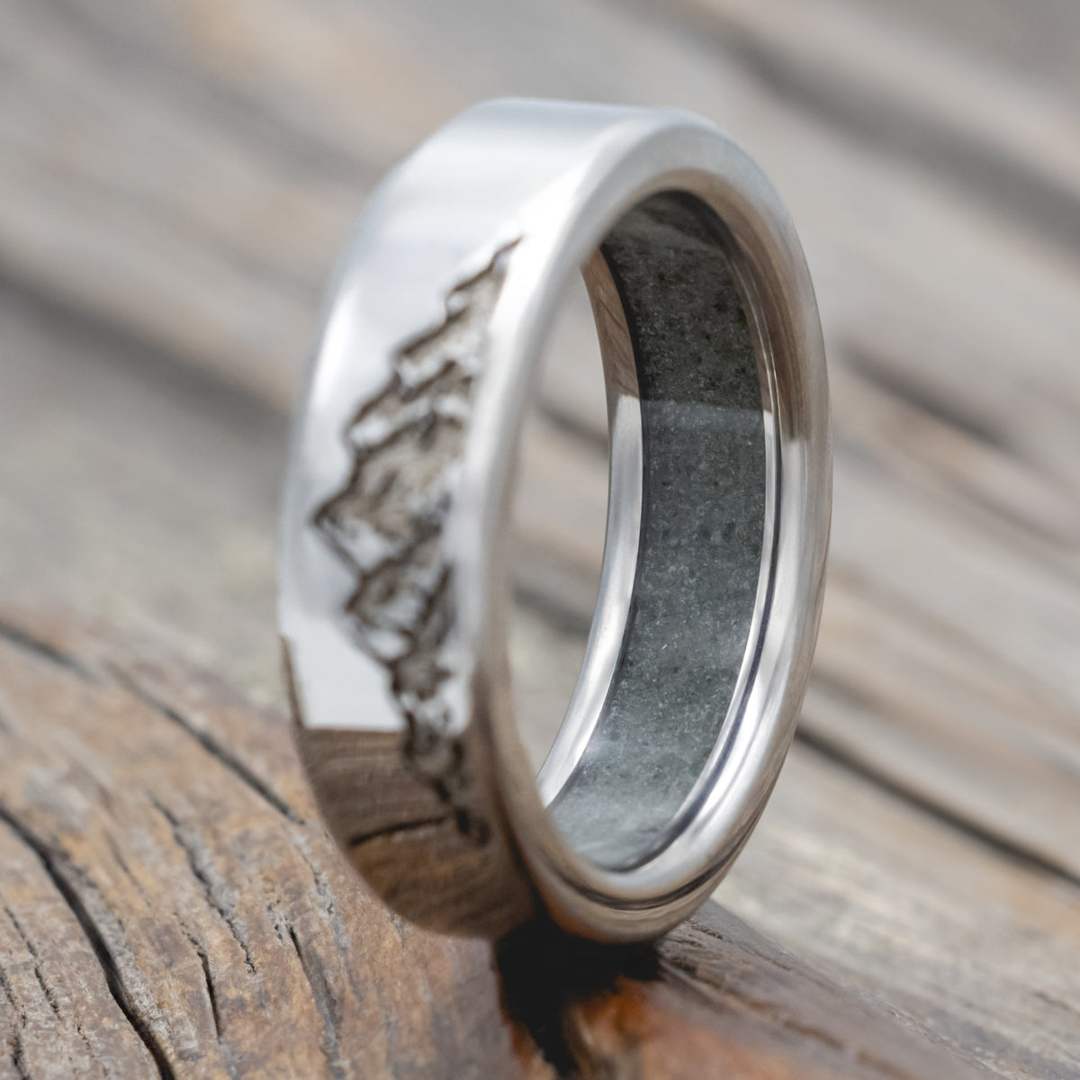 "Horizon" - Mountain Engraved Wedding Band With Custom Lining-Staghead Designs