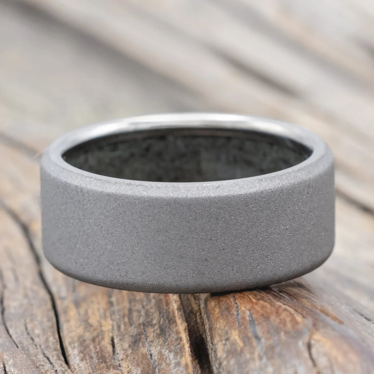 "Hyperion" - Crushed Moss Agate Lined Wedding Band With A Sandblasted Finish - Titanium (8mm) - Size 8