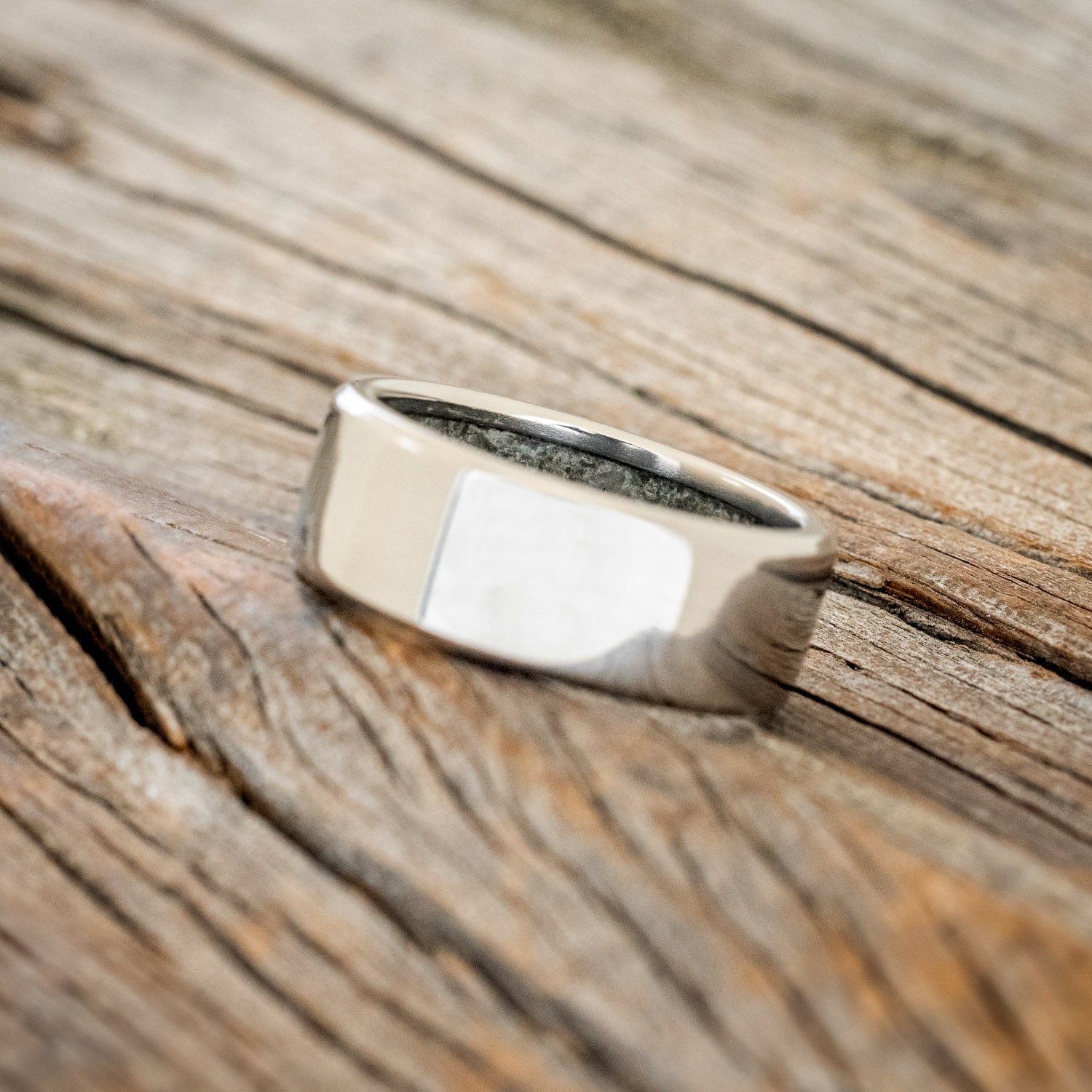 CRUSHED MOSS AGATE LINED WEDDING BAND-5