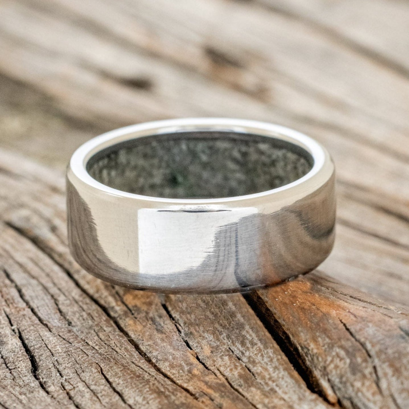 CRUSHED MOSS AGATE LINED WEDDING BAND-3