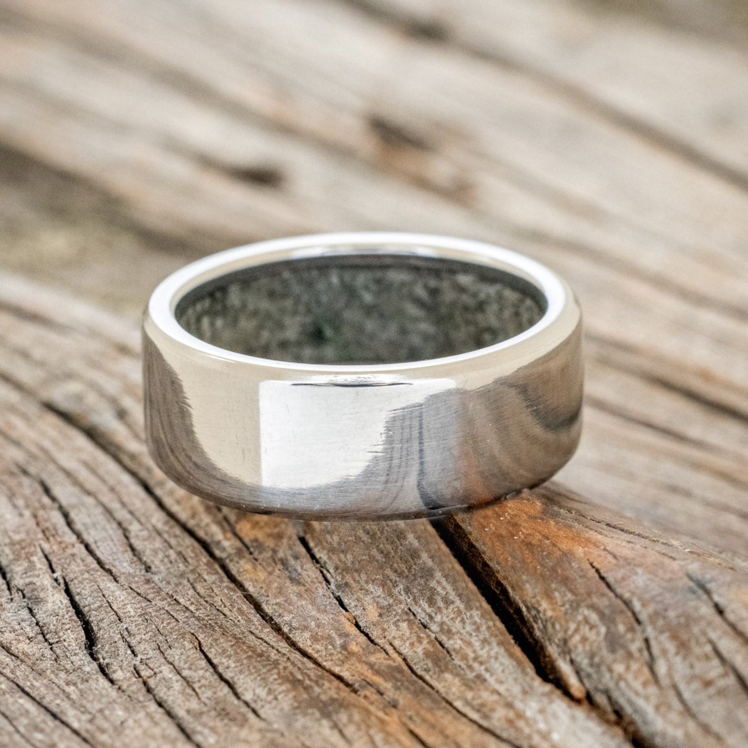 CRUSHED MOSS AGATE LINED WEDDING BAND-3