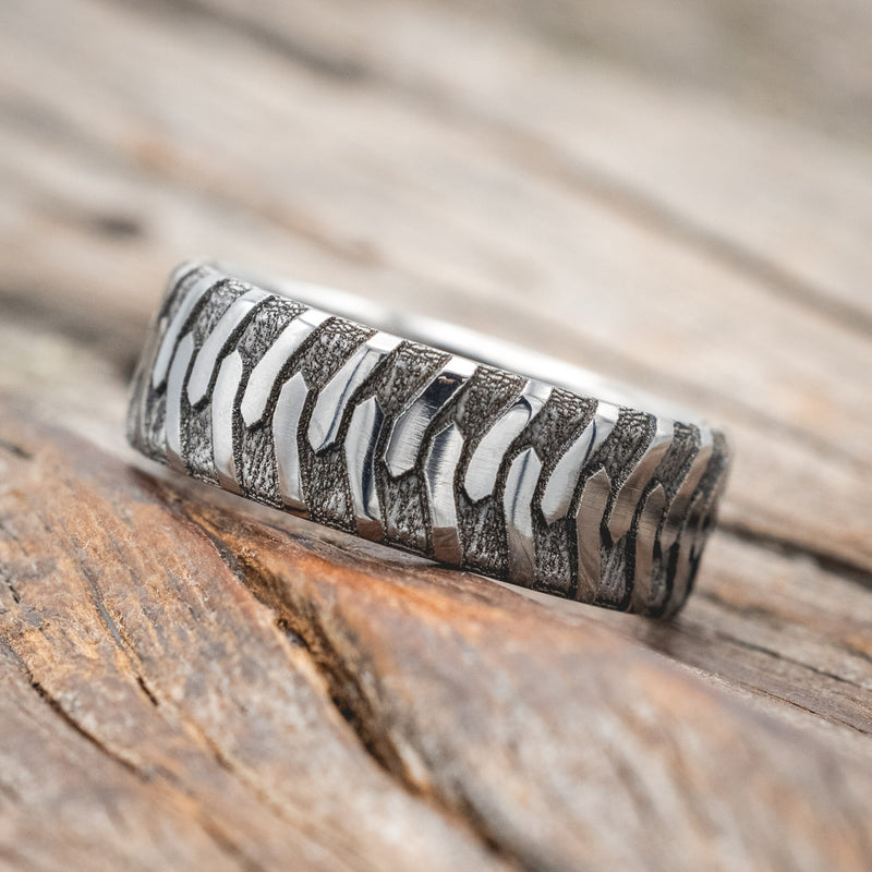 "PARCEL" - CUSTOM EMBOSSED TIRE TREAD WEDDING RING