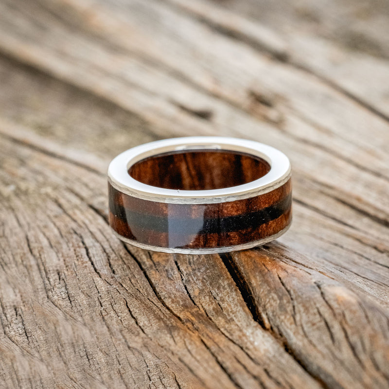 "RAINIER" - REDWOOD INLAY AND LINING WEDDING RING WITH JET STONE & HAMMERED FINISH - TITANIUM - SIZE 7 3/4-5