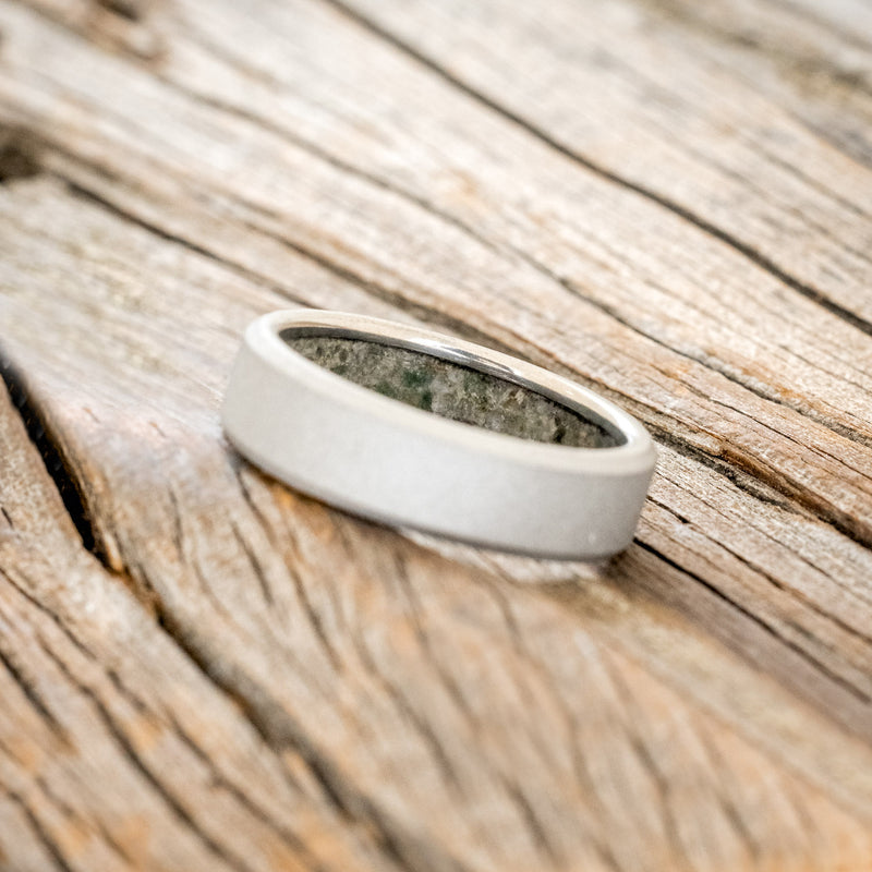 CRUSHED MOSS AGATE LINED WEDDING BAND WITH A SANDBLASTED FINISH-5