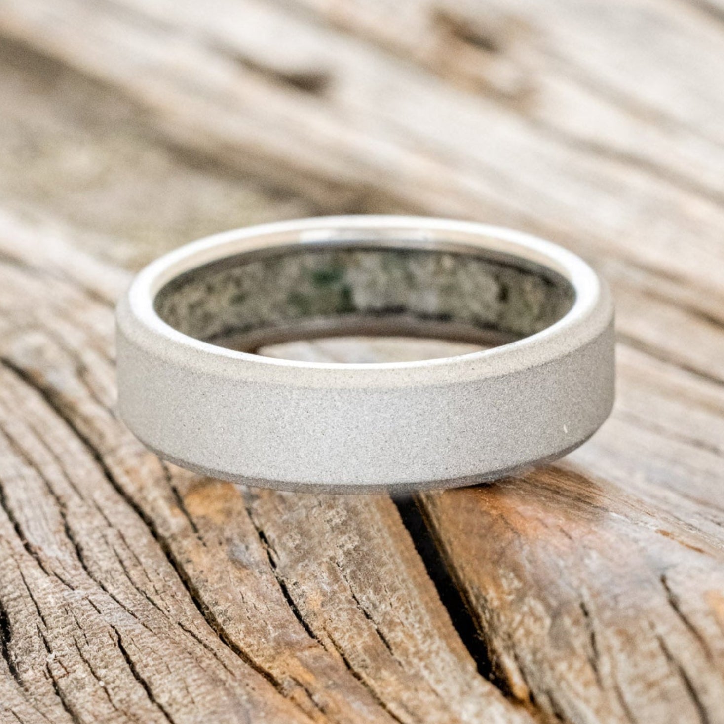 CRUSHED MOSS AGATE LINED WEDDING BAND WITH A SANDBLASTED FINISH-3