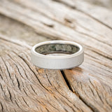 CRUSHED MOSS AGATE LINED WEDDING BAND WITH A SANDBLASTED FINISH-3