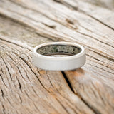 CRUSHED MOSS AGATE LINED WEDDING BAND WITH A SANDBLASTED FINISH-6