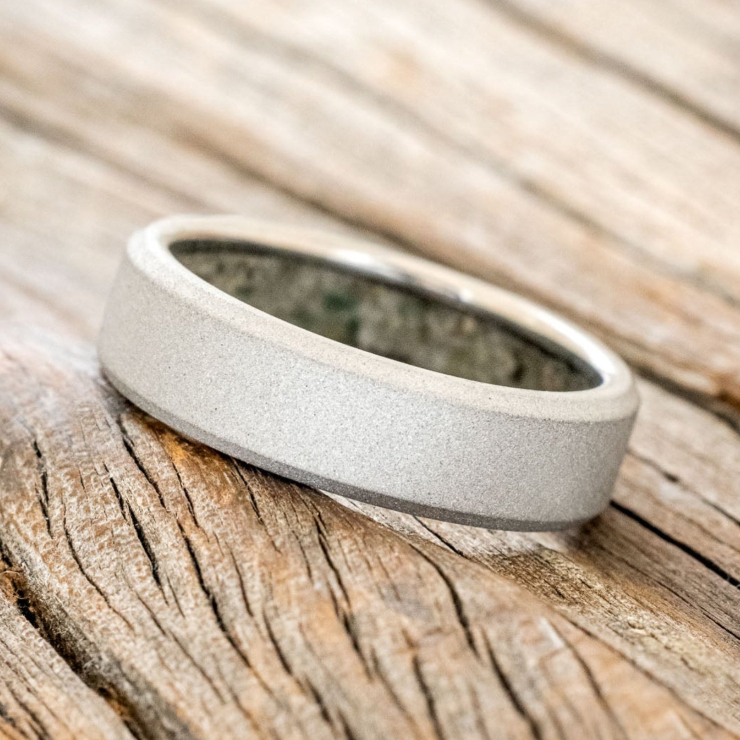 CRUSHED MOSS AGATE LINED WEDDING BAND WITH A SANDBLASTED FINISH-2