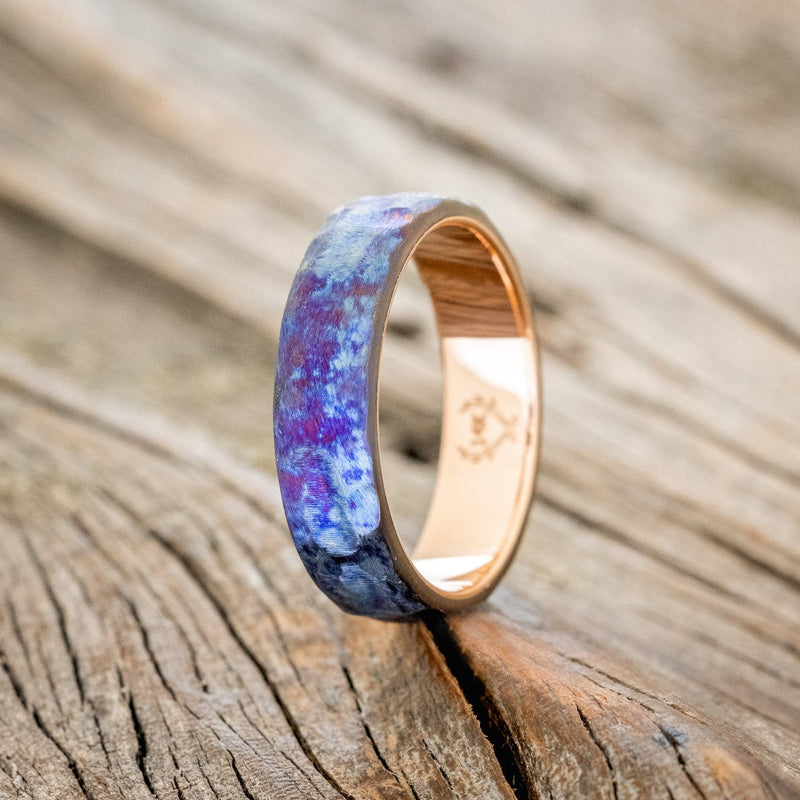SEASCAPED FINISH & FIRE-TREATED TITANIUM WEDDING RING FEATURING A 14K GOLD BAND