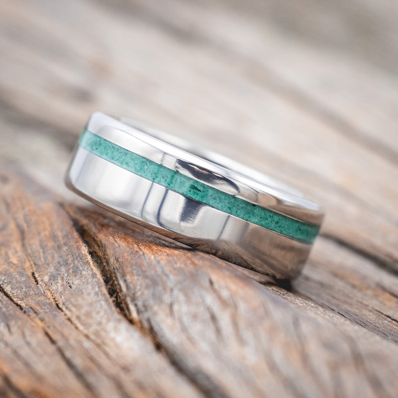 "VERTIGO" - MALACHITE WEDDING RING FEATURING A WHISKEY BARREL LINED BAND