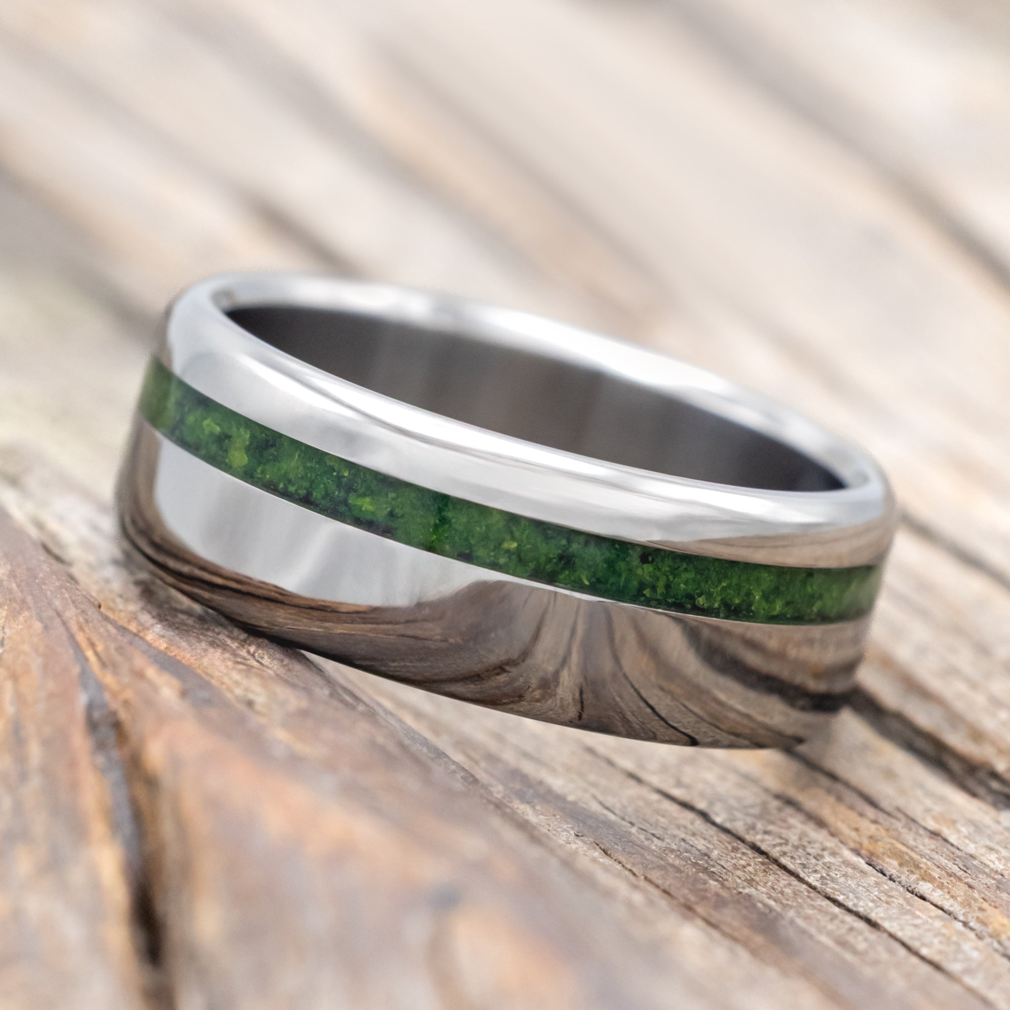 "VERTIGO" - WEDDING BAND WITH NATURAL MOSS INLAY-Staghead Designs
