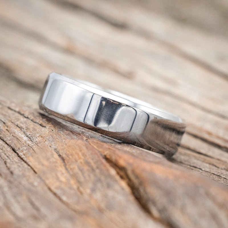 WHISKEY BARREL LINED WEDDING BAND