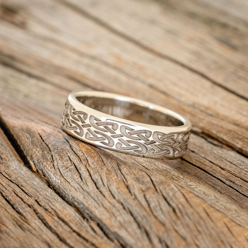 CELTIC LOVE KNOT ENGRAVED WEDDING BAND