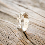 DOMED WOODGRAIN PATTERN WEDDING RING FEATURING A 14K GOLD BAND
