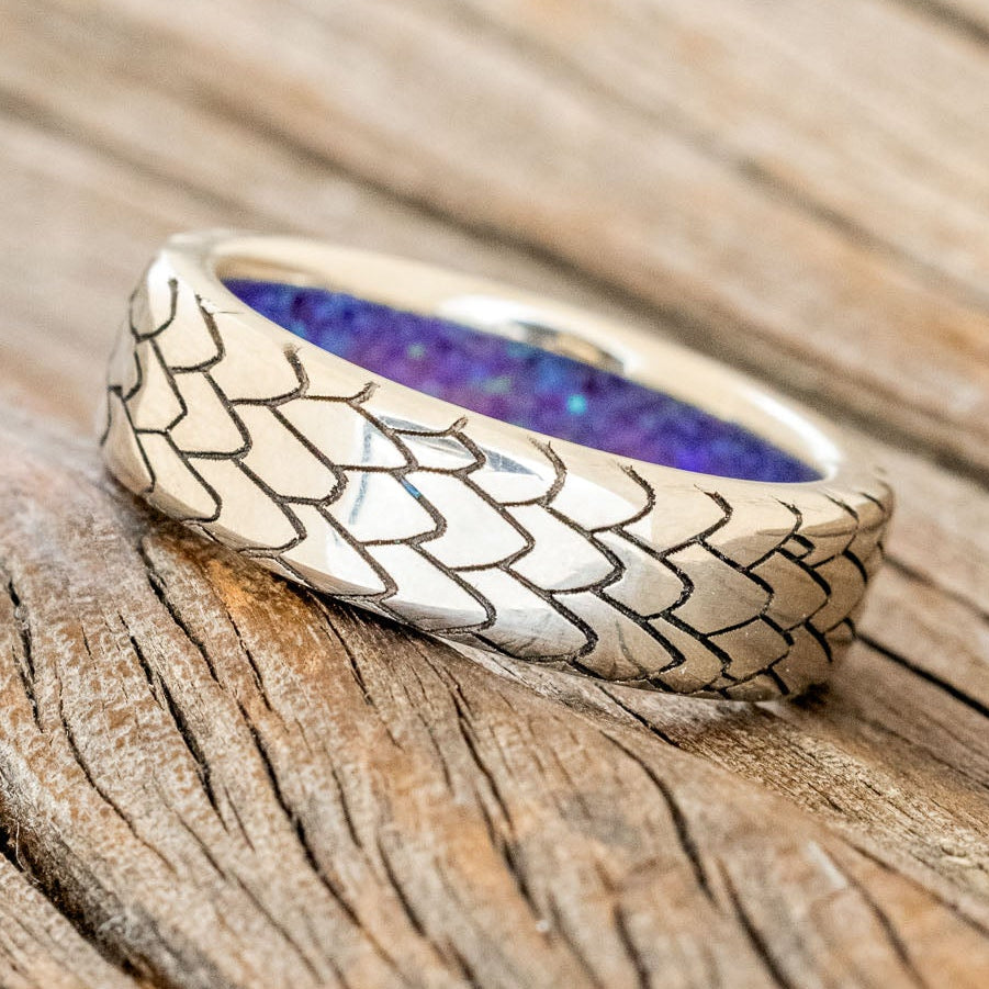 "ECHO" - DRAGON SCALE WEDDING RING FEATURING A PURPLE OPAL LINED BAND-8