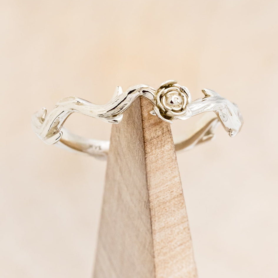 "BRIAR" - FLOWER VINE ACCENTED TRACER WEDDING BAND - READY TO SHIP-Staghead Designs
