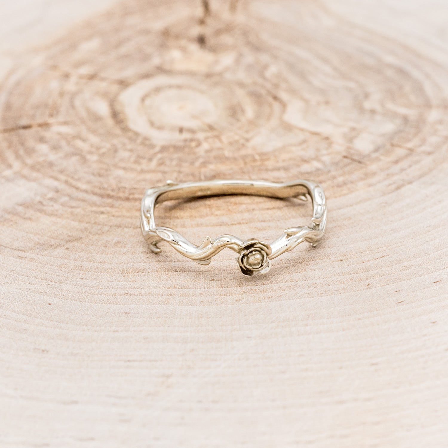 "BRIAR" - FLOWER VINE ACCENTED TRACER WEDDING BAND-14