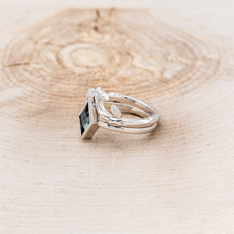 "MIRABEL" - BEZEL SET LAB-GROWN ALEXANDRITE ENGAGEMENT RING WITH BRANCH-STYLE TRACER