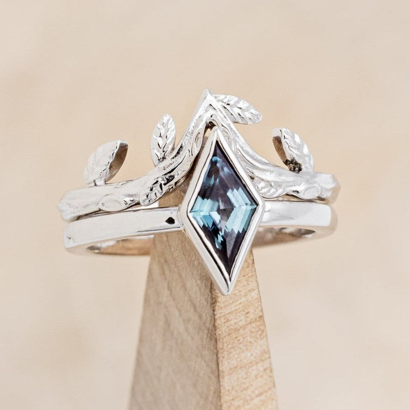 "MIRABEL" - BEZEL SET LAB-GROWN ALEXANDRITE ENGAGEMENT RING WITH BRANCH-STYLE TRACER