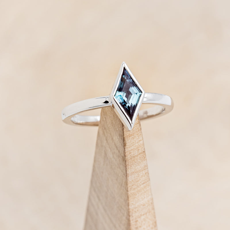 "MIRABEL" - BEZEL SET LAB-GROWN ALEXANDRITE ENGAGEMENT RING WITH BRANCH-STYLE TRACER-7