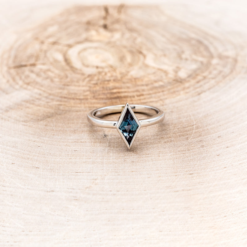 "MIRABEL" - BEZEL SET LAB-GROWN ALEXANDRITE ENGAGEMENT RING WITH BRANCH-STYLE TRACER-10