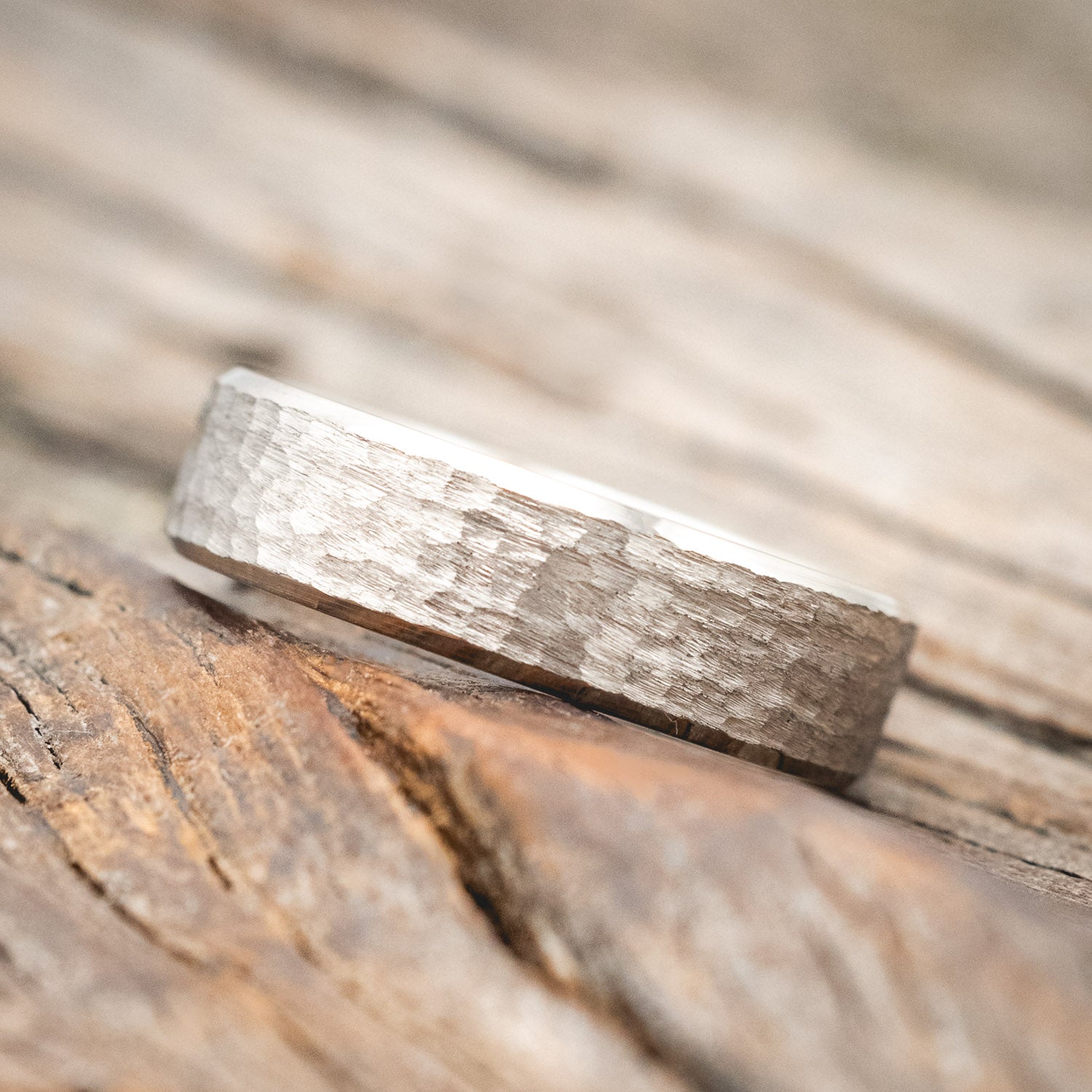 HAMMERED WEDDING BAND WITH OFFSET MALACHITE LINING-Staghead Designs