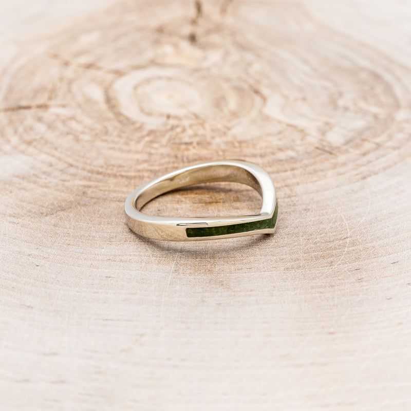 "KIDA" - V-SHAPE STACKING WEDDING BAND WITH MOSS INLAY-8