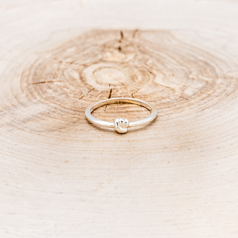 DAINTY STACKABLE KNOT RING