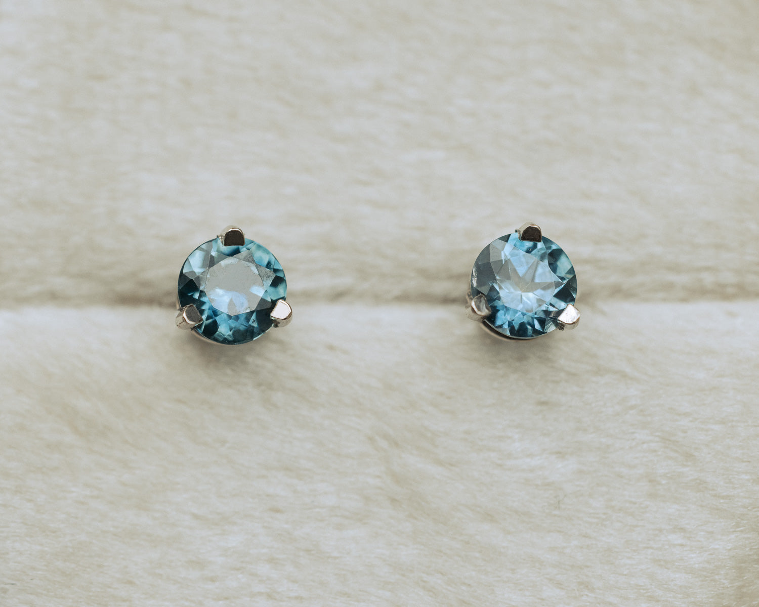 ROUND MONTANA SAPPHIRE STUD EARRINGS-6