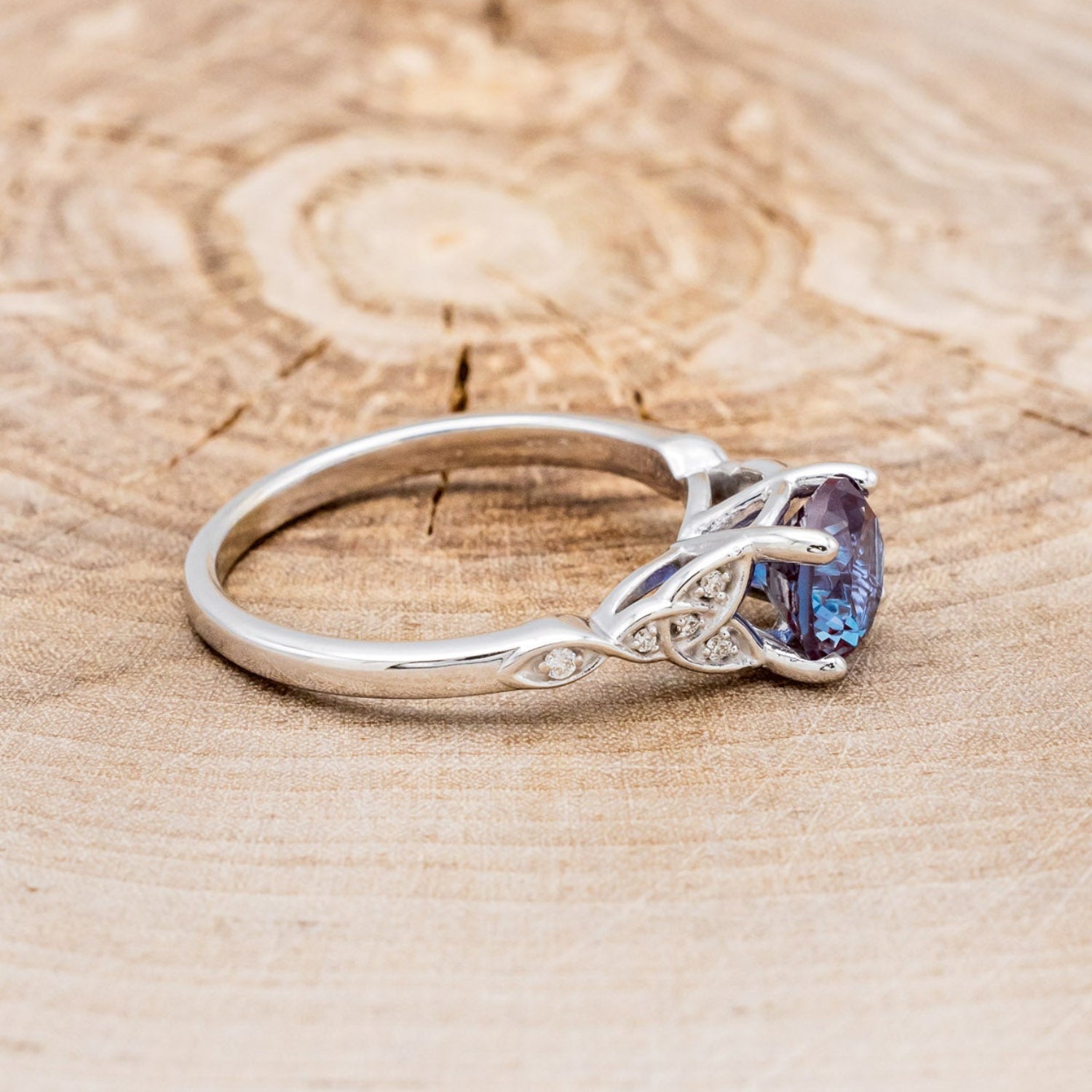 "AIFE" - CELTIC KNOT ROUND LAB-GROWN ALEXANDRITE ENGAGEMENT RING-2