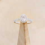 OVAL MORGANITE ENGAGEMENT RING WITH SCALLOP BAND & DIAMOND ACCENTS