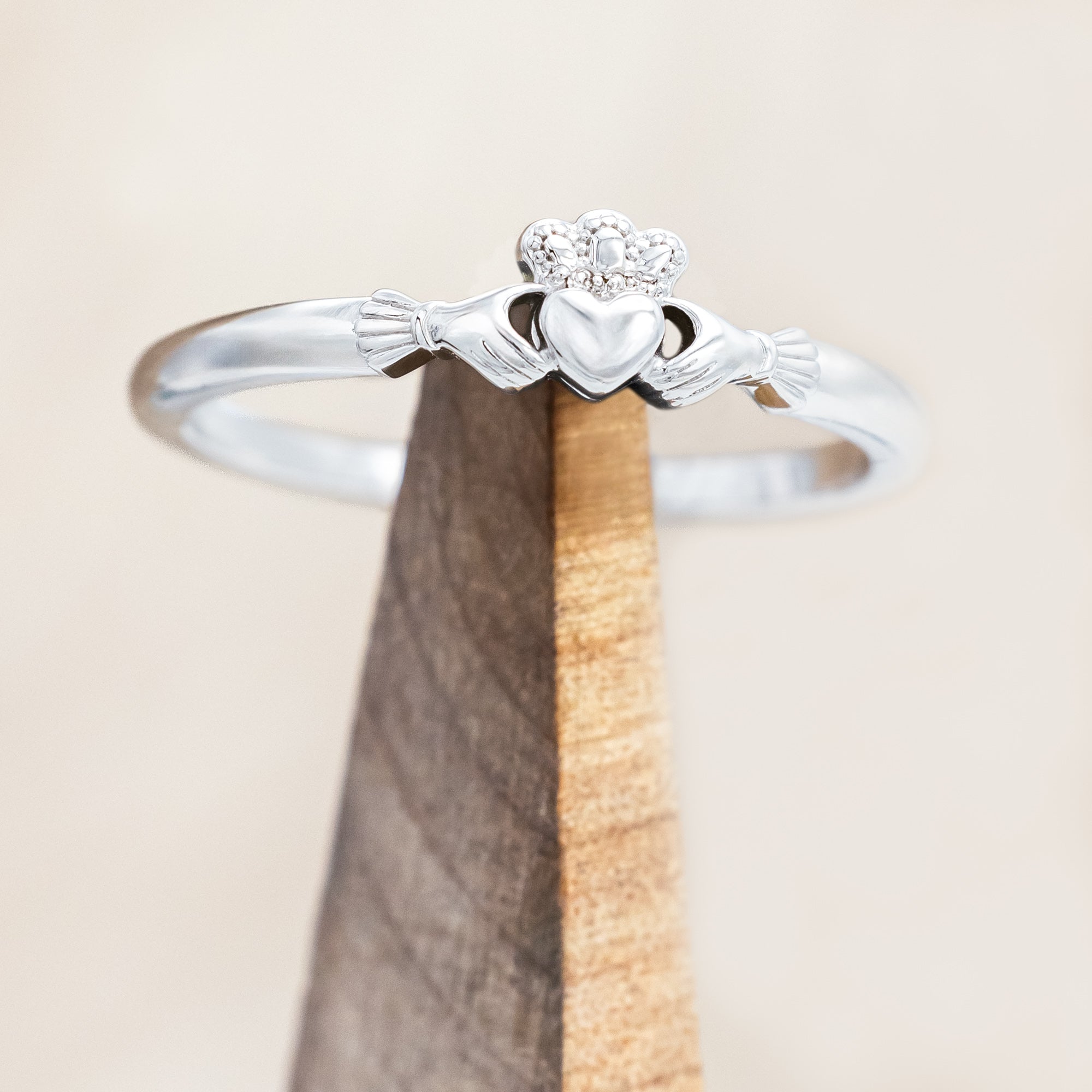 SOLID 14K GOLD CLADDAGH RING