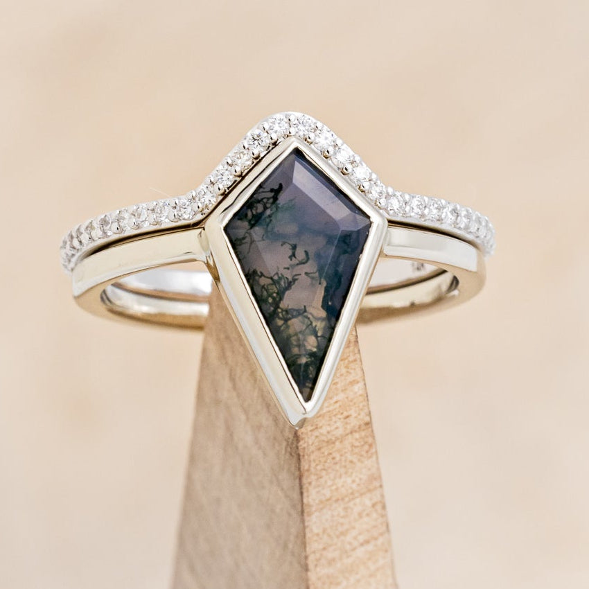 "WILLA" - KITE CUT MOSS AGATE SOLITAIRE ENGAGEMENT RING WITH DIAMOND TRACER-13