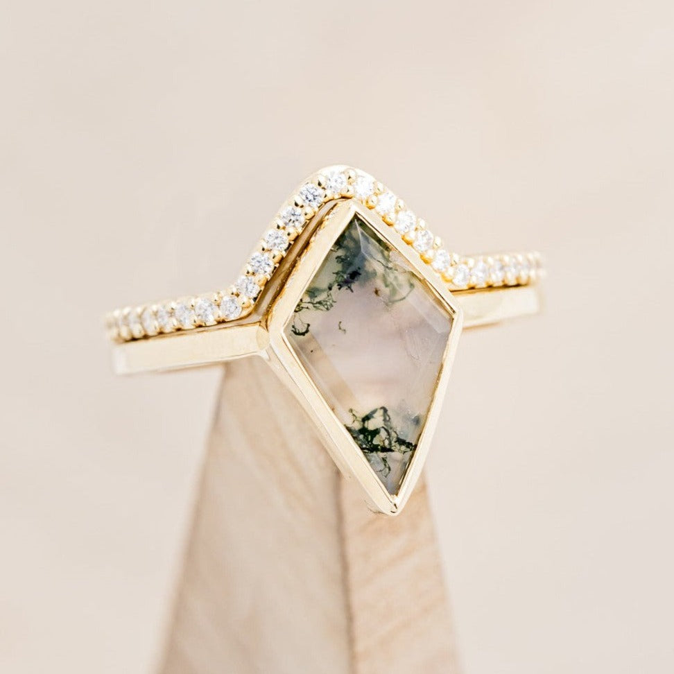 "WILLA" - KITE CUT MOSS AGATE SOLITAIRE ENGAGEMENT RING WITH DIAMOND TRACER-1