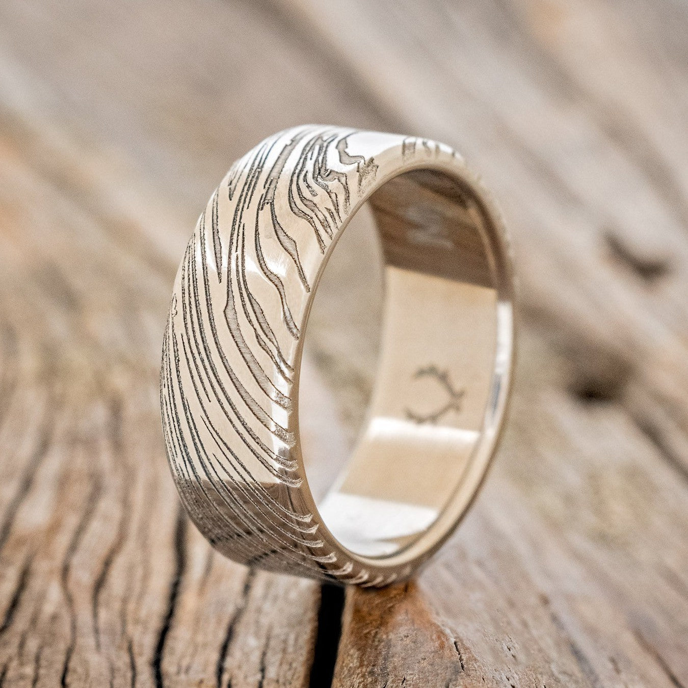 WOODGRAIN PATTERN WEDDING BAND-1