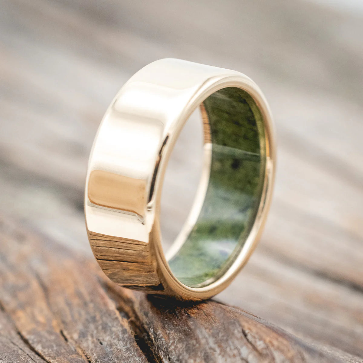 "Hyperion" - Crushed Moss Agate Lined Wedding Band - 14K Yellow Gold (8mm) - Size 11
