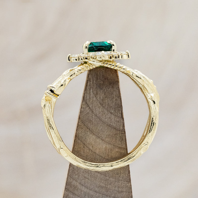 "ARTEMIS ON THE VINE DIVINE" - PEAR LAB-GROWN EMERALD ENGAGEMENT RING WITH DIAMOND ACCENTS & A BRANCH-STYLE BAND-6