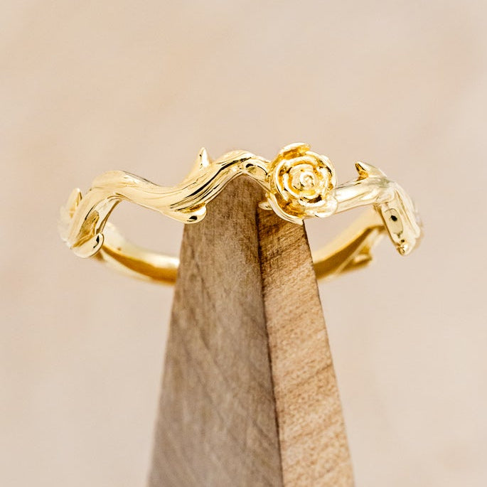 "BRIAR" - FLOWER VINE ACCENTED TRACER WEDDING BAND - READY TO SHIP-Staghead Designs