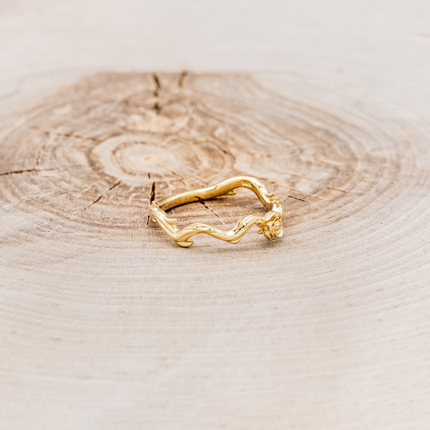 "BRIAR" - FLOWER VINE ACCENTED TRACER WEDDING BAND-8