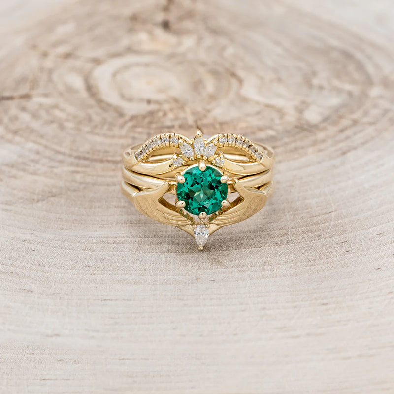 CLADDAGH BRIDAL SUITE - ROUND CUT LAB-GROWN EMERALD SOLITAIRE ENGAGEMENT RING WITH DIAMOND ACCENTS TRACER & CLADDAGH TRACER - 14K YELLOW GOLD - SIZE 5 1/2-4