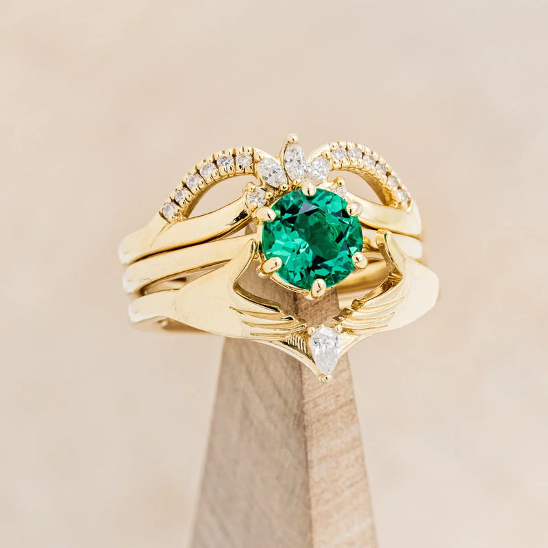 CLADDAGH BRIDAL SUITE - ROUND CUT LAB-GROWN EMERALD SOLITAIRE ENGAGEMENT RING WITH DIAMOND ACCENTS TRACER & CLADDAGH TRACER - 14K YELLOW GOLD - SIZE 5 1/2-1